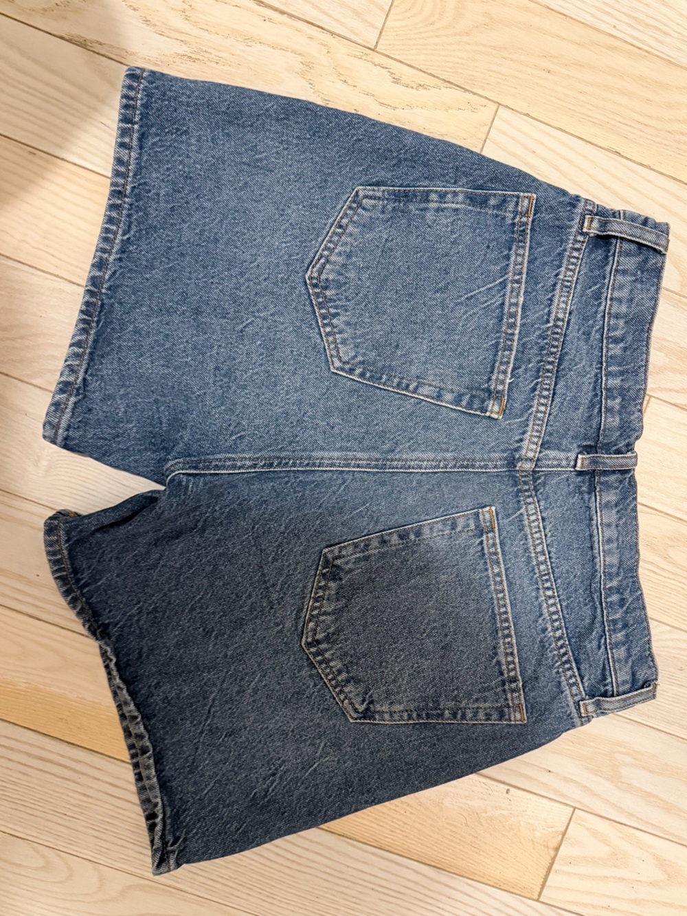 Frame Denim High-Rise Jean Shorts in Dark Blue - Picture 4 of 6